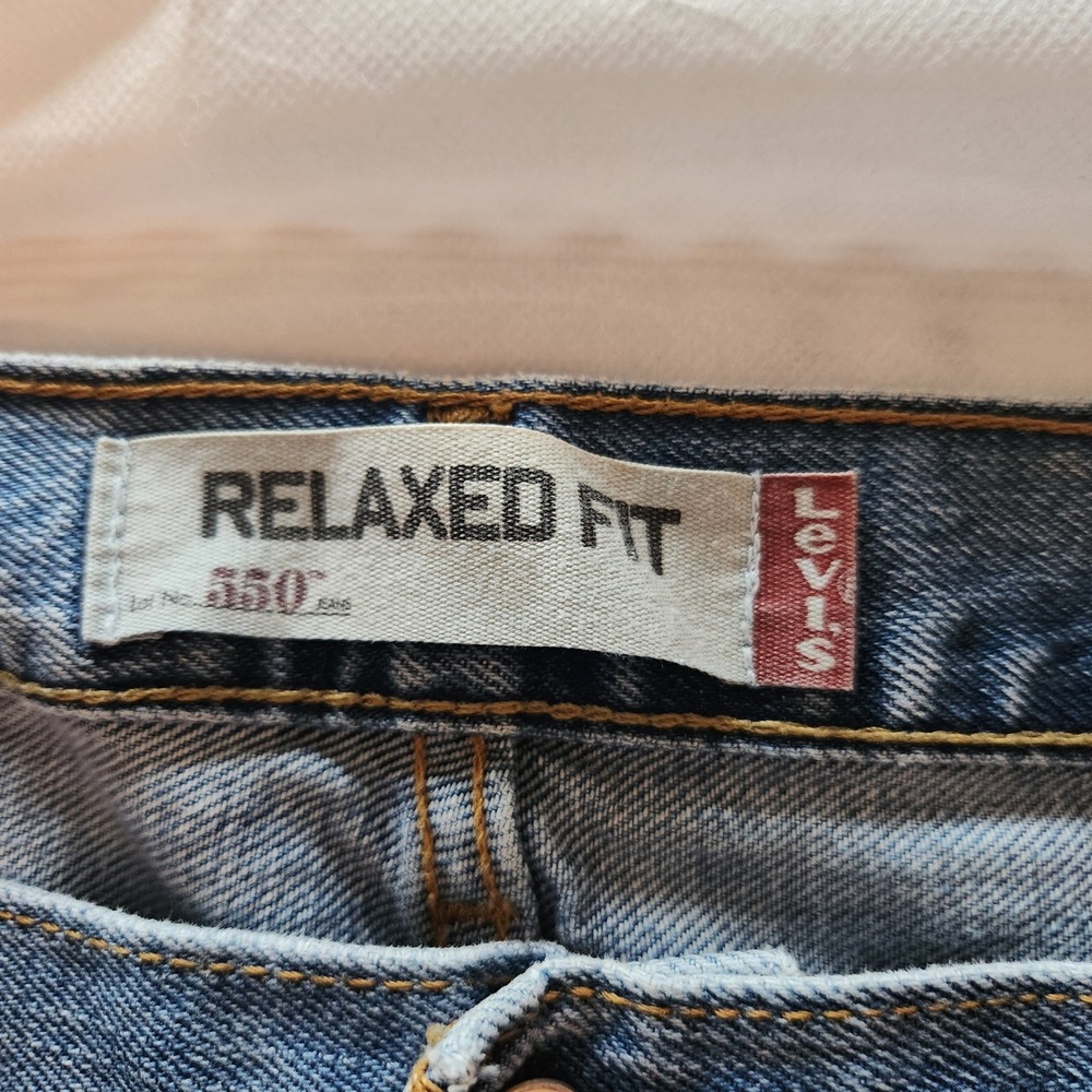Mens Levi's 550 Relaxed Fit Jeans Light Wash Denim Blue Size 46x30 - Picture 5 of 11